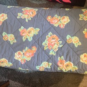 Pink VS Queen size Gray Floral comforter